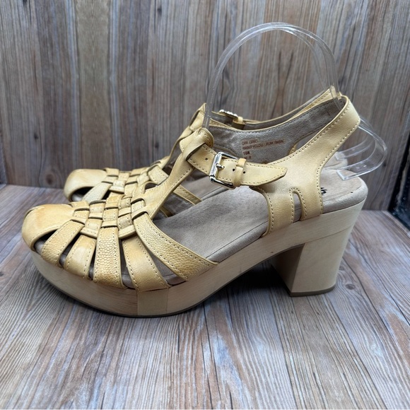 Earth Origins Oak Cerris Platform Block Heel Amber Yellow Sandals Size 10 - Picture 3 of 9
